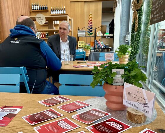 Zur Themenwoche der SPD-Bundestagsfraktion: Christoph Schmid, MdB stellt sich Bürgeranfragen im Gartencafé in Dillingen