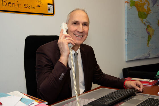 MdB Christoph Schmid nimmt Bürgeranfragen telefonisch entgegen